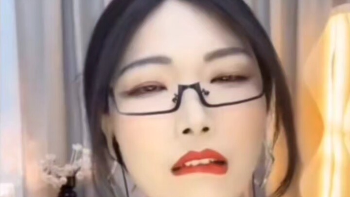 【dy Bibi Mustard】Tarian menghancurkan bawang putih, ekspresinya sangat menarik