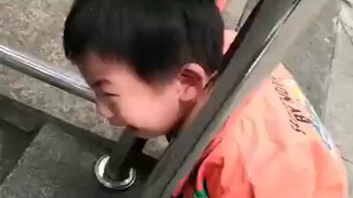 画   地   为   牢