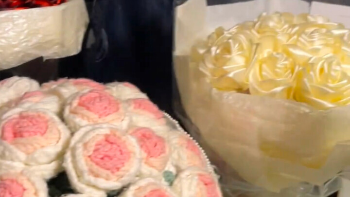 Mawar saya tersembunyi di belakang, setiap saat menantikan janji bertemu denganmu