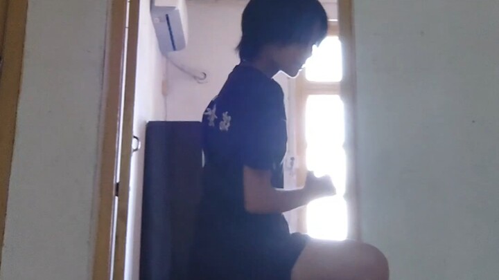 I miss the days of practicing dancing in my rental house (*꒦ິ⌓꒦ີ)
