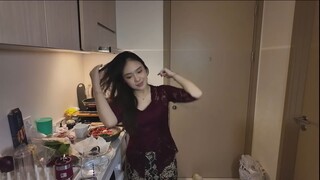 Masak Lalapan Pake Kebaya With ‪@anindithacahyadi‬i [1kG7li2Stzc] 2