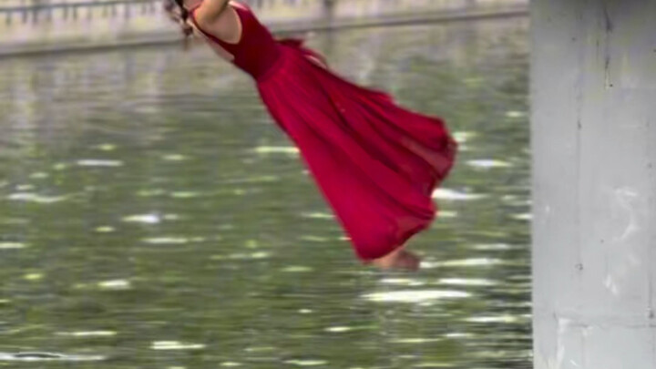 天空与水面禁止 了“水上岩壁芭蕾“展示了力量的美“#吊环挑战