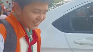 Khi em trai tôi đi học về, tôi đã cứu em ấy trong trang phục cosplay (doge)