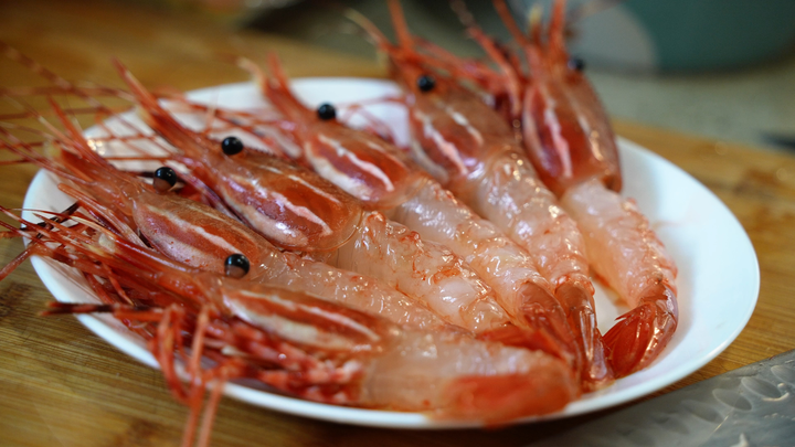 [Food Paradise] Canada’s BC Ruby: Bouncy, Vibrant Red Shrimp / Spotted Shrimp