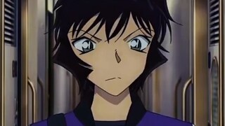 CONAN: Sejujurnya, saya punya dua ponsel. Ha ha