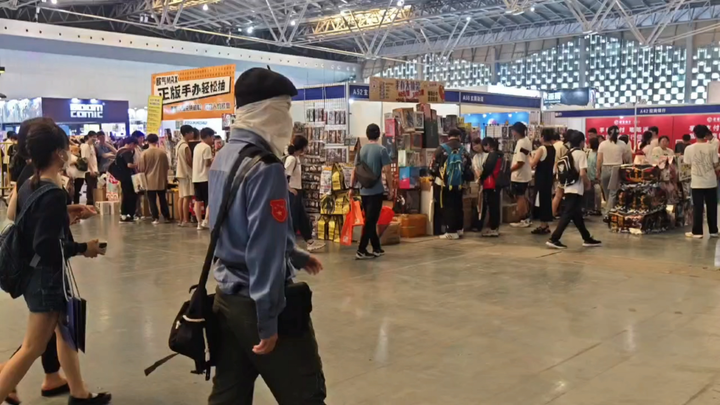 在上海CCG漫展逛街的蘑菇头（雾）[doge]