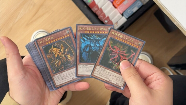 بطاقاتي تبكي، وقبضتك تدغدغ لتركل! يمكن تجميع الآلهة الثلاثة السحرية بكل سهولة...