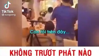 Ôg này chắc đi hát thành tỉ phú quá