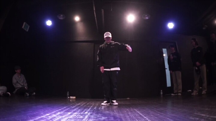 Korean popping master Hozin’s mind-blowing controlled solo after class