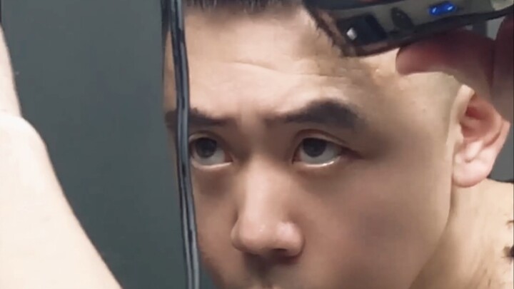 ฉันมีความสามารถหลากหลาย แต่ส่วนใหญ่ไม่ได้มีลักษณะการแสดงเลย ฉันไม่อยากเป็นฮีโร่ในสายตาคนอื่น ฉันเป็น