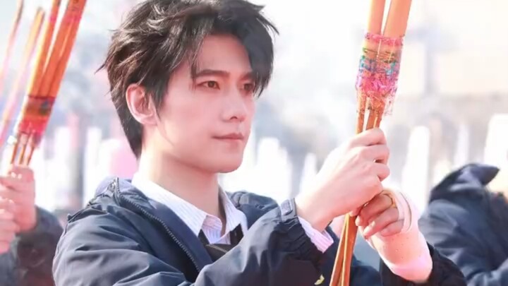 เขาไม่ได้ถูกข่มขู่จริงๆ เหรอ? มือหักจนสภาพแบบนั้น แล้วละครที่เขาเล่นมาหลายปีก็มีแต่คอยช่วยผลักดันชื่