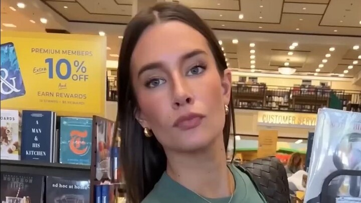 العالم كله موحد! أمك تلك التي تحب اقتناص المكاسب