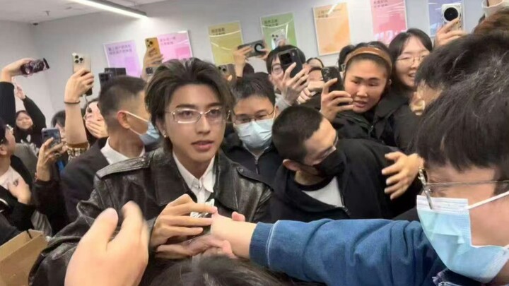 When Kun Kun went to Tencent Music, male fans flocked to declare “I love you.”