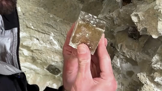 感受西班牙纳瓦洪的 “天然立方体” 黄铁矿
