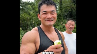 第一次生吃丝瓜 ，味道还可以，兄弟们吃过吗？