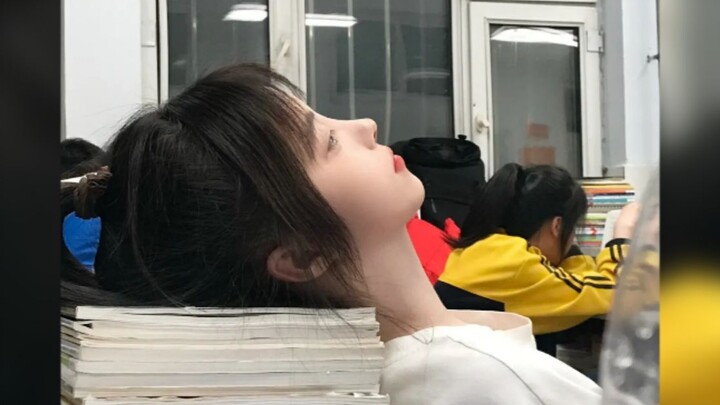 “Tuổi trẻ chẳng biết bạn cùng bàn đẹp”