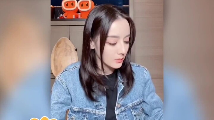 Dilraba Dilmurat wants a lightsaber? Just go buy one yourself! What a perfectly on-point reply from 