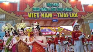 Lễ Khai Mạc Hội Chợ Mua Sắm và Ẩm Thực Hàng Việt Nam - Thái Lan | PHONG RÂU VLOG