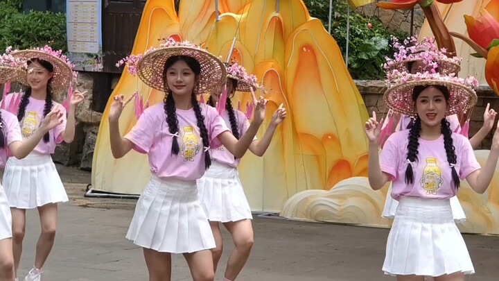 Meizhou Cheerleading Squad (May Day Performance)