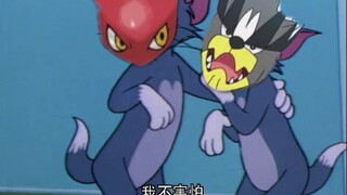 雨天队螳螂表哥帮新人水熊克服对坚果哑铃恐惧的珍贵录像