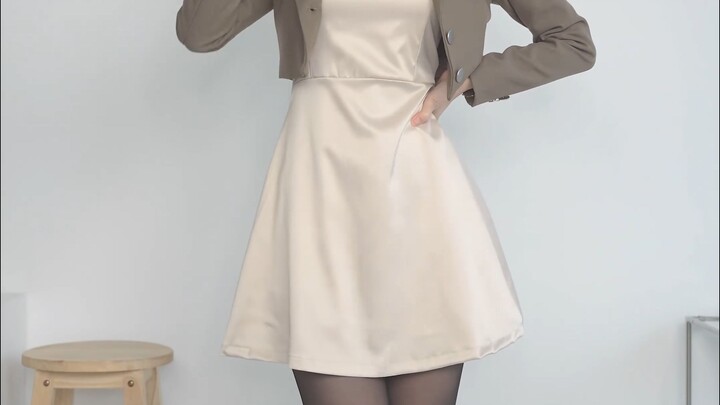 การแมทช์ลุคสูทกางเกงกระโปรงสายเดี่ยวพร้อมถุงน่องของพี่สาว glamdivv