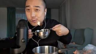 ASMR Eating Marshmallows Dipped In Melted Dark Chocolate🍫