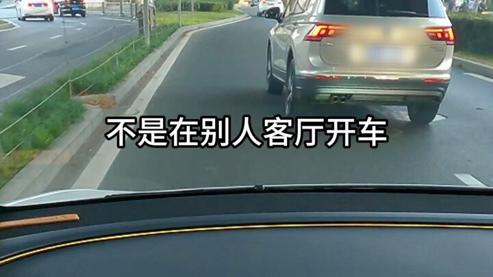 Kalau jam sibuk pagi itu penyiksaan, maka jam sibuk malam adalah menikmati kebahagiaan disiksa.