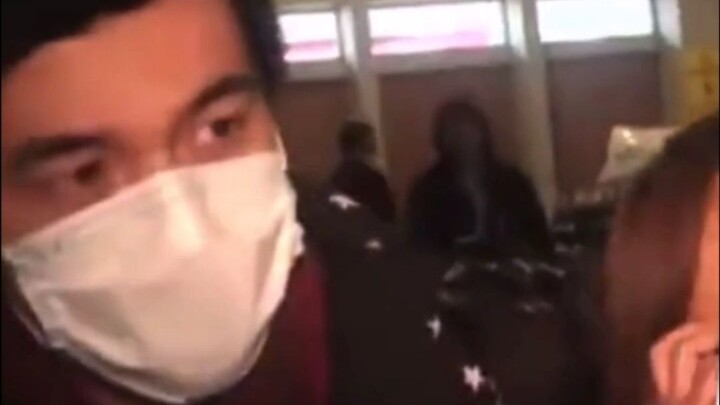 How does Jay Chou roast paparazzi?