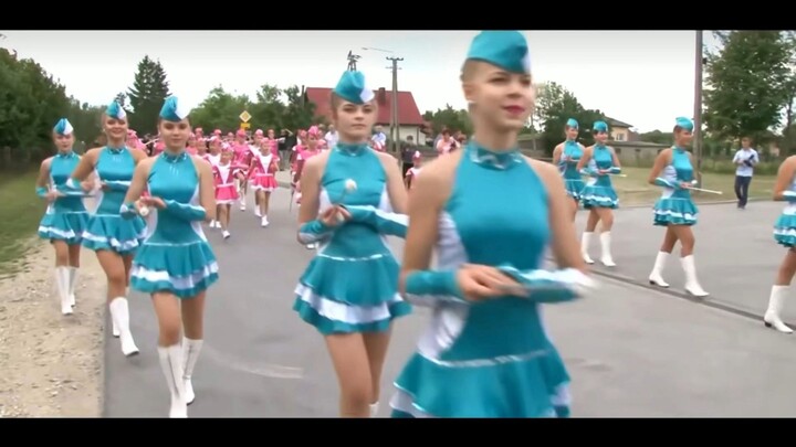 Nữ sinh Ba Lan: Đội nghi lễ Ba Lan, trang phục lễ phục màu xanh dương/hồng/bạc, mỹ nhân Ba Lan | Đại