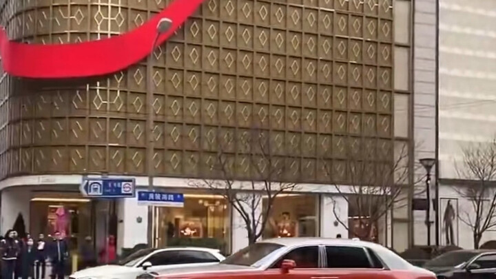 劳斯莱斯果然是滑着走