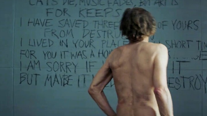 A top-notch thief unfortunately gets trapped in a luxury mansion and struggles to survive.