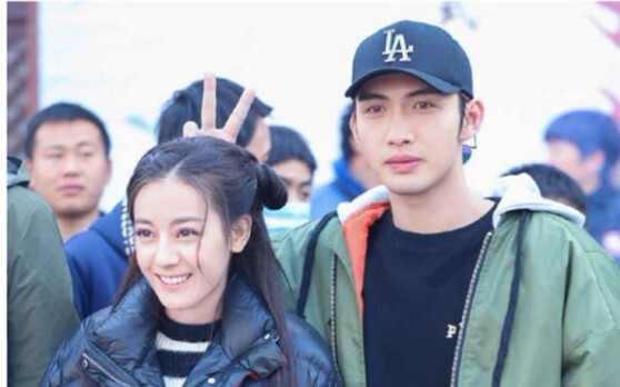 Permen yang kedaluwarsa terasa manis namun menyedihkan~✨ Lebih dari sekadar teman, belum cukup untuk
