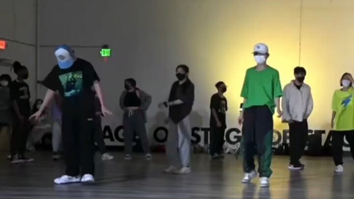 จีฮุนและเจย์เจย์ สองผู้เข้าแข่งขันที่แข็งแกร่งของรุ่นที่ 6 ของการเต้นรำที่เกิดในปี 2549