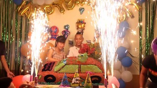 Mao Đệ Làm Bánh Hình Ô tô Khổng Lồ Chúc Mừng Sinh Nhật Lần Thứ 28 Của Mao Đại Ca