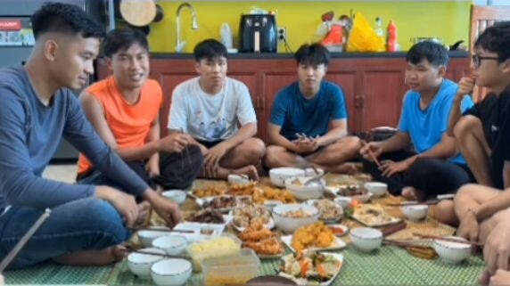 Hòi đừng làm buồn cười team ơi 😂