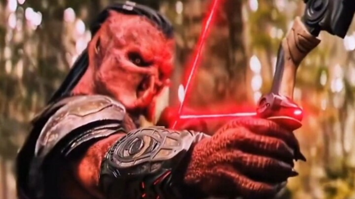 المفترس الحديدي: أنا مذعور جدًا، يبدو أنني الأضعف على الإطلاق.