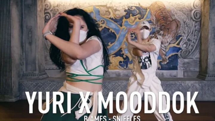 Kolaborasi Keren│MOOD DOK, koreografer YGX, dan YURI, koreografer grup wanita Korea TRI.BE, mengajar