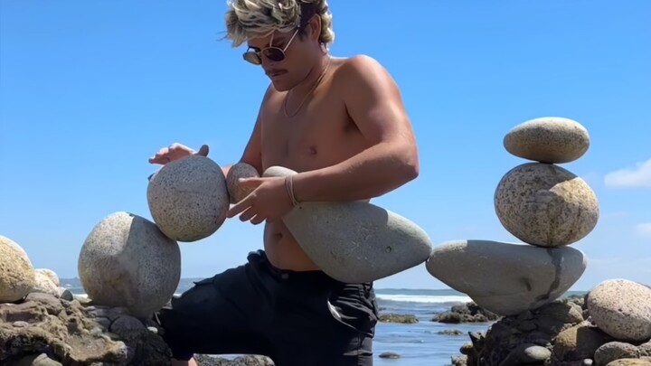 "Setelah sekian kali gagal, akhirnya menemukan keseimbangan—di situlah daya tarik seni menumpuk batu