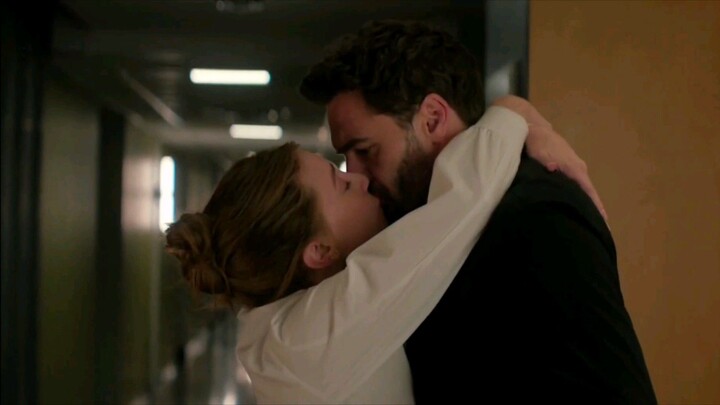 Olive and Adam's First Kiss on The Love Hypothesis