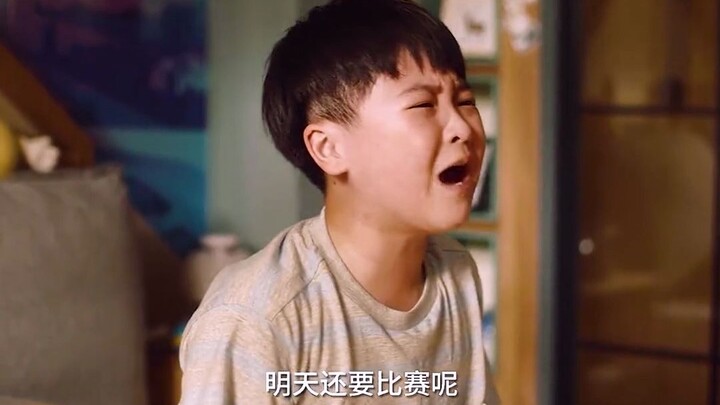 Áp lực từ mẹ cuối cùng đã khiến con trở nên điên loạn, suy sụp!