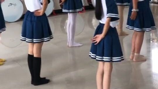 Latihan tari SD Donghu Kota Songzi: "Wan Jiang"