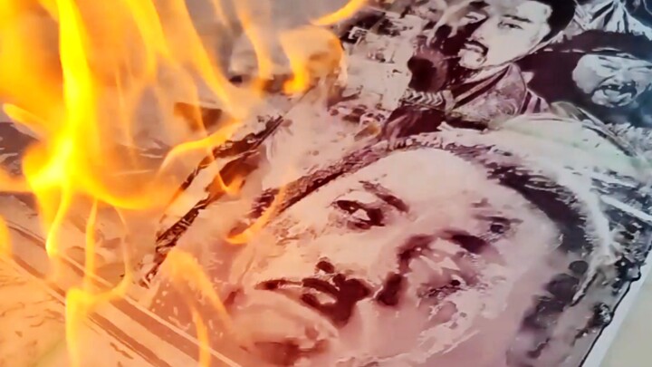 Vẽ đến nửa chừng thì tự bốc cháy