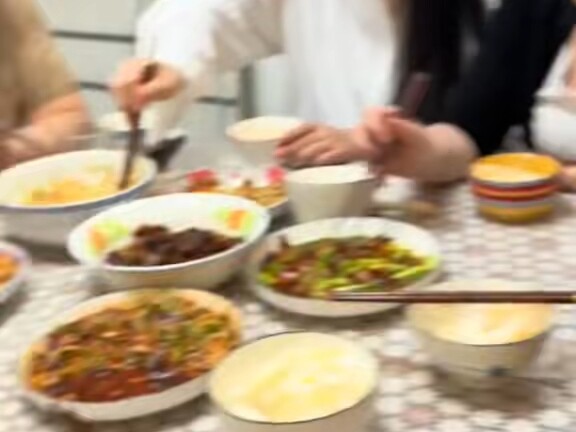 รองเท้าแตะคู่เดียวปิดไมโครโฟนไปแล้ว