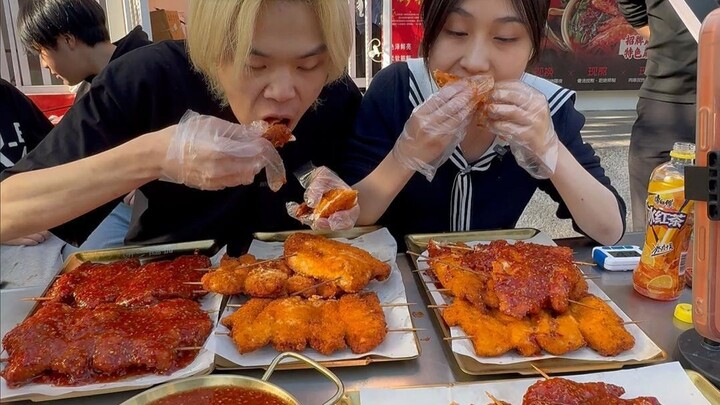 น้องชาย-น้องสาวจากฉงชิ่งจะทำสำเร็จหรือไม่กับการท้าทานไก่ทอดชิ้นใหญ่ห้าชิ้น?