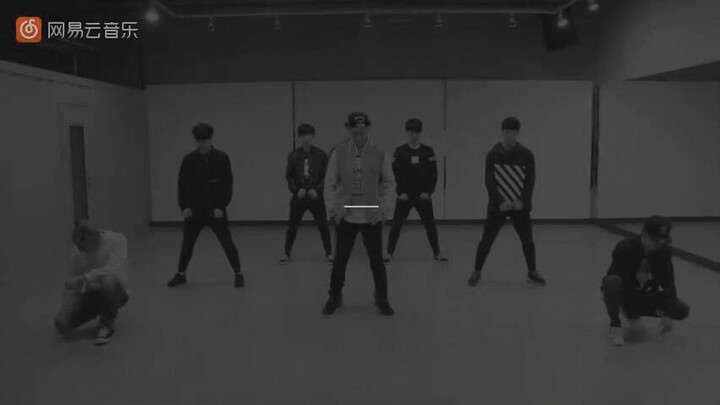 【UNIQ】最强舞蹈练习室 —Listen to Me