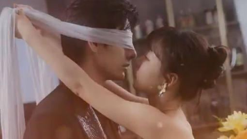 Miliarder 30 tahun hindari wanita, tapi jatuh cinta pada adik angkatnya