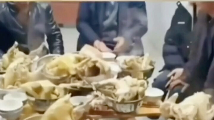 ไม่คิดเลยว่าไก่ทำผิดยังต้องถูกฆ่าล้างโคตรเก้าชั่วโคตร?