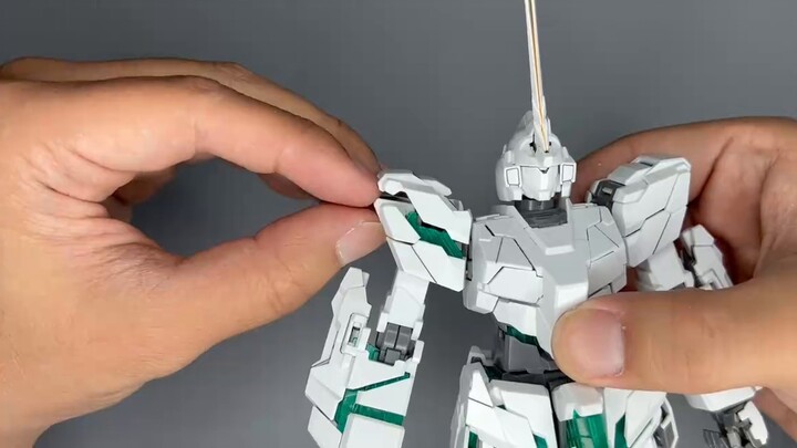 Một khối lượng công việc khổng lồ! "Simple Play" Bandai MG Ka Ver. Mở hộp Unicorn Gundam được trang 