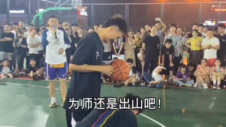 Muốn xem sư phụ chơi bóng sao không nói sớm! Không nói thì làm sao mình biết được! À, lần sau có cơ 