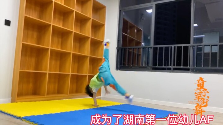 四岁街舞天才的习舞经历